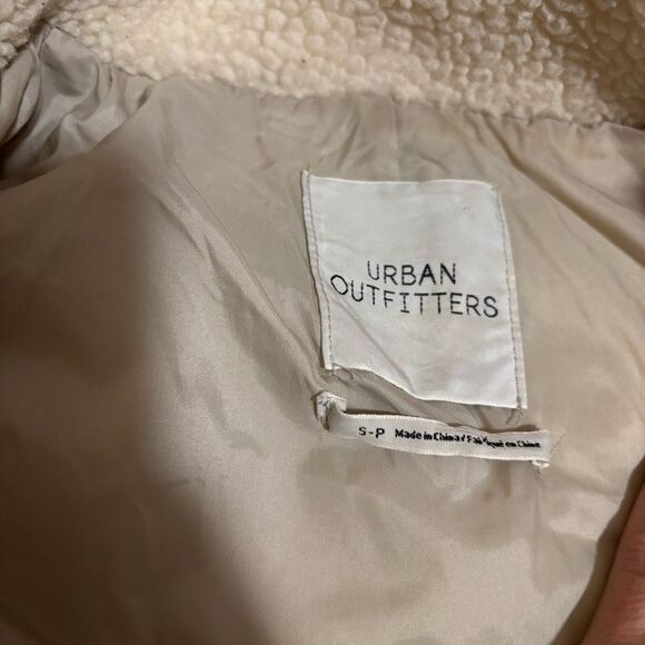 Urban Outfitters Cropped Front Zip Sherpa Jacket - White/Cream- Size Small - Picture 10 of 11